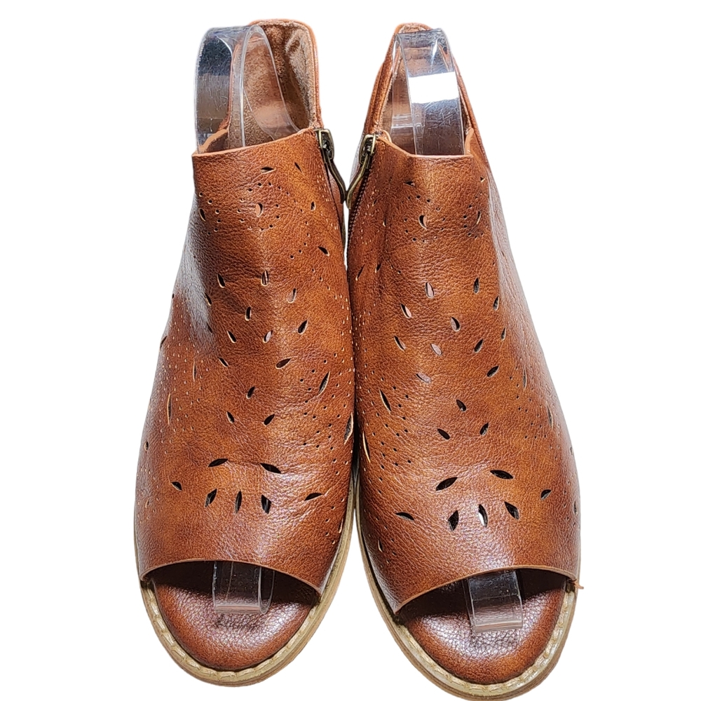Boutique by Corkys Norwich Cognac Brown Faux Leather‎ Peep Toe Booties Size 8 - Picture 2 of 11